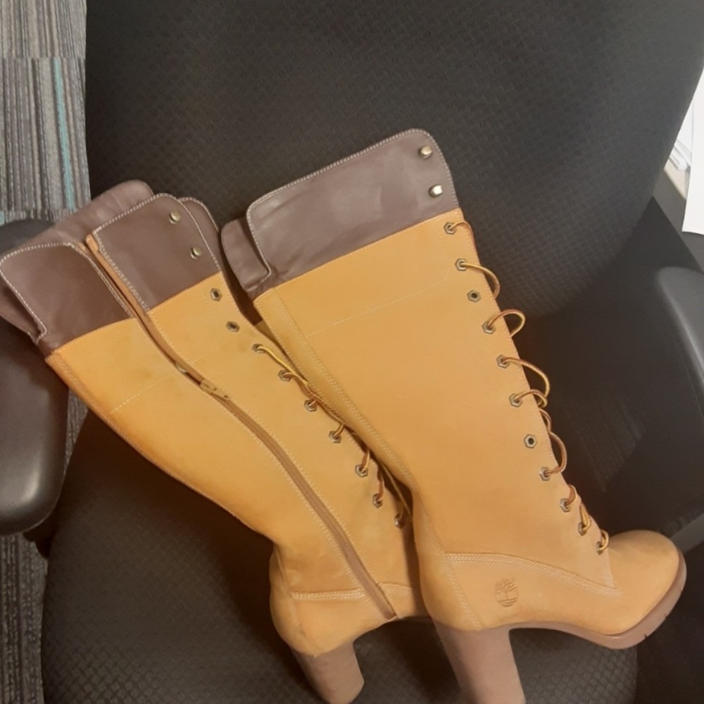 Reposhing these adorable boots!!